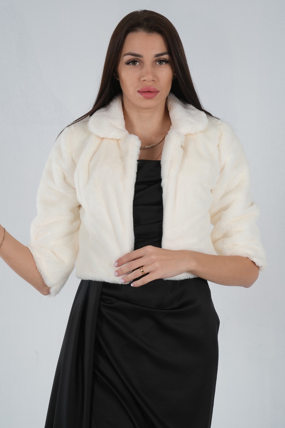 Feminist Beyaz Bebe Yaka Peluş Bolero 0105134.15