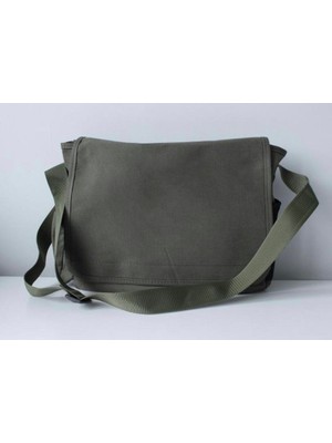 Deef Wear Haki Postacı Çanta Açık Mat Yeşil Renkli Gabardin Malzeme ile Günlük Kullanım için Trend Tasarım