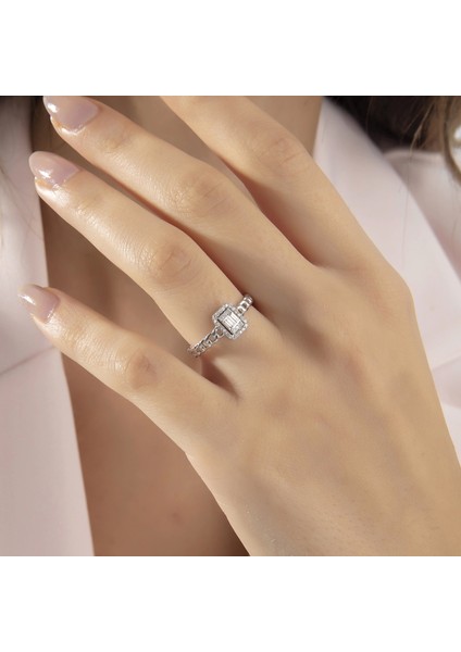 0.18 Ct F-G Vs-Si 2.08 gr 14 K Jwd Baget Yüzük