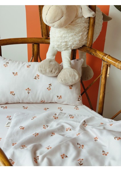 Pamuk Saten Bebek Lastikli Çarşaf Takımı (80X140CM)-WINTER Berries