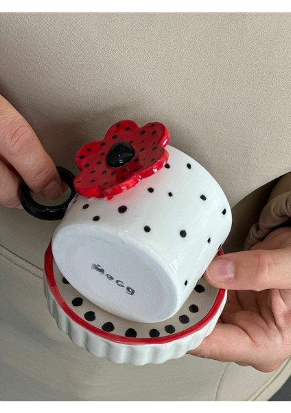 Kırmızı Benekli Çiçek Mug modelleri
