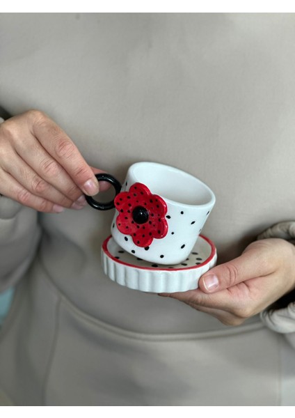 Kırmızı Benekli Çiçek Mug fırsatları