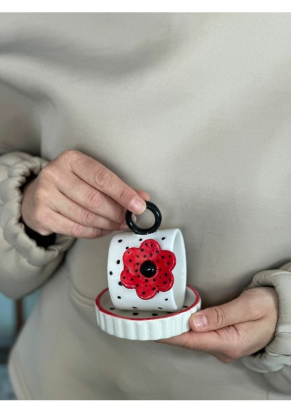 Kırmızı Benekli Çiçek Mug indirimleri