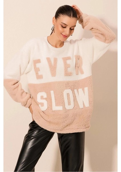 Kadın Krem Beyaz Blok Ever Slow Baskılı Rahat Peluş Sweatshirt HZL23W-BD1554781
