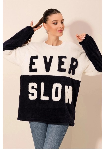 Kadın Lacivert Beyaz Blok Ever Slow Baskılı Rahat Peluş Sweatshirt HZL23W-BD1554781 fırsatları