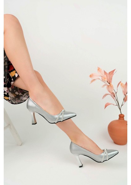 Kadeh Ökçeli Biyesi Çapraz Gümüş Kadın Stiletto fiyatları
