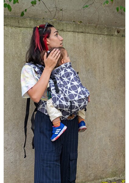 Huggy Plus Toddler Size Carrier - Marble Mist