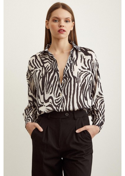 Zebra Desen V Yaka Saten Gömlek