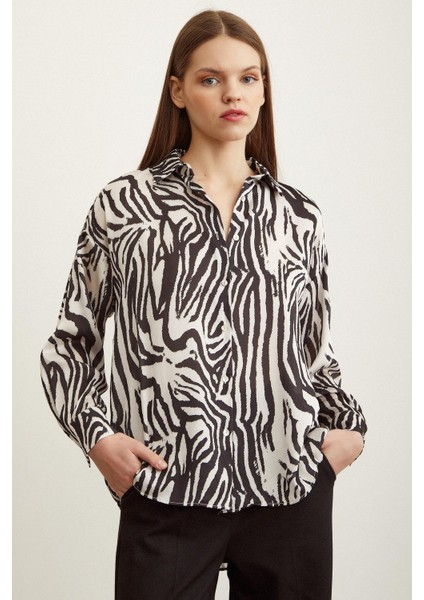 Zebra Desen V Yaka Saten Gömlek fiyatları