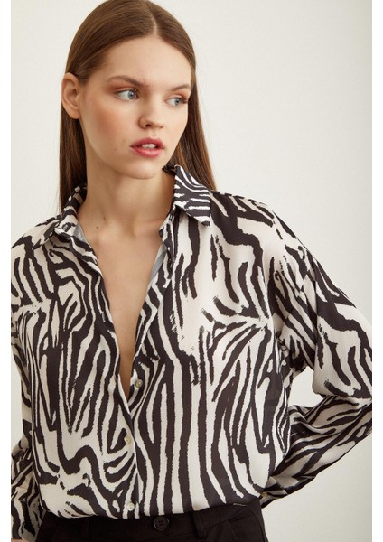 Zebra Desen V Yaka Saten Gömlek indirimleri
