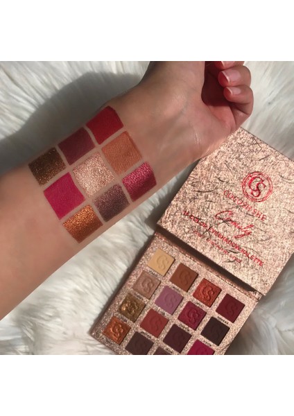 Comely Eyeshadow 16 Renk Far Paleti, Yüksek Pigmentasyon, Topaklanmaz, Kolay Dağılım