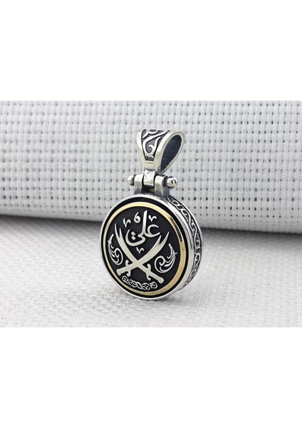 Ali Yazılı Zülfikar Kılıc Tasarımlı Ortası Dönen 925 Ayar Gümüş Kolye Ucu