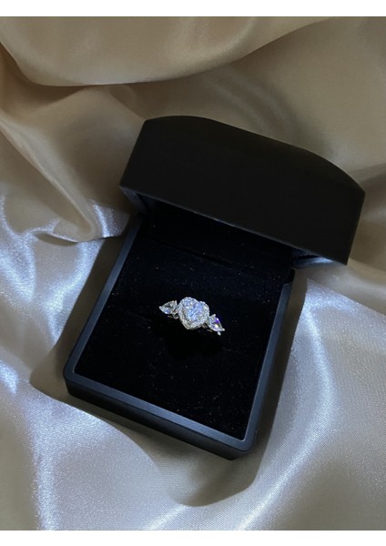 Işıklı Siyah Yüzük Kutusu