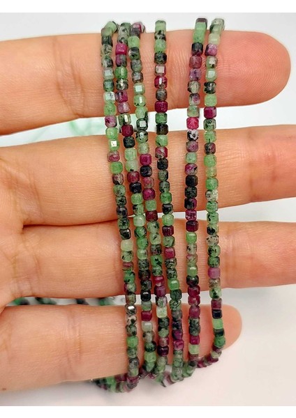 Anyolit (Rubizoit- Rubyzoisit) Taşı Küp Şekilli Dizi 2mm (45306)