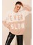 Kadın Krem Beyaz Blok Ever Slow Baskılı Rahat Peluş Sweatshirt HZL23W-BD1554781 1