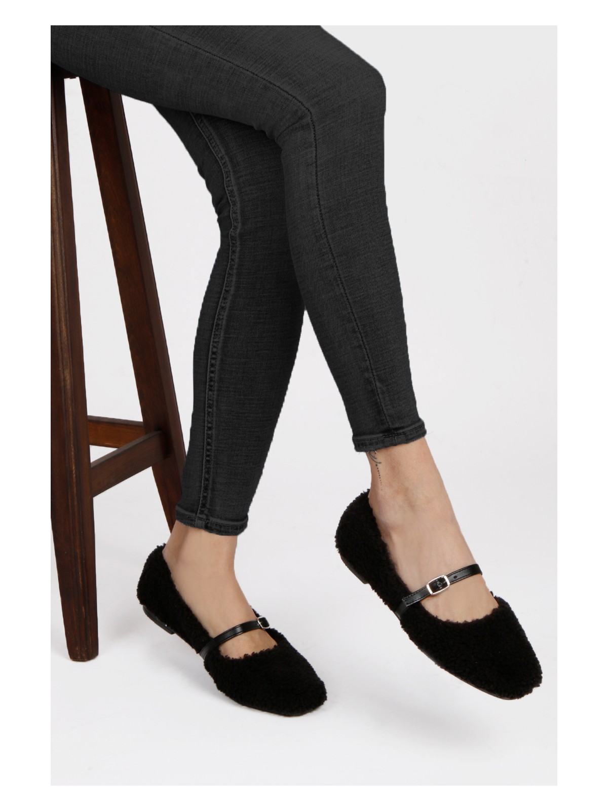 Renkli Butik Peluş Tüylü Bilekten Bağlamalı Kadın Ev Ayakkabısı Babet - Görsel 8