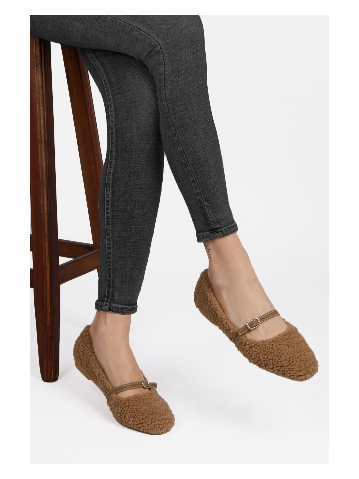 Renkli Butik Peluş Tüylü Bilekten Bağlamalı Kadın Ev Ayakkabısı Babet - Görsel 7