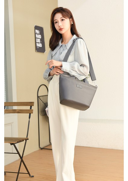 Naylon Çanta Kadın 2024 Yeni Büyük Kapasiteli Çok Yönlü Crossbody Çanta Üst Düzey Su Geçirmez Basit Omuz Çantası Modaya Uygun (Yurt Dışından)