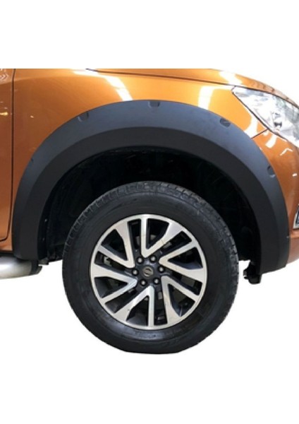 Nissan Navara NP300 Adblue 2018 Çıkıntılı Civatasız Çamurluk Kaplama Dodik