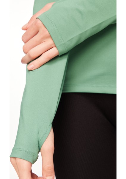 Yeşil Kadın Kapüşon Yaka Sweatshirt M23TOTALTOTAL fırsatları