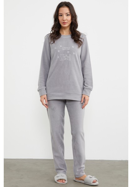 Nakış Detaylı Polar Pijama Takım - Gri