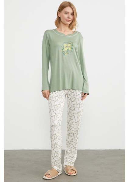 Çiçek Desenli Baskılı Pijama Takım - Yeşil