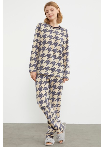 Sıfır Yaka Desenli Polar Pijama Takım - Ekru