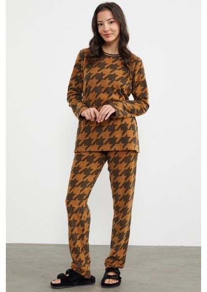 Sıfır Yaka Desenli Polar Pijama Takım - Kamel