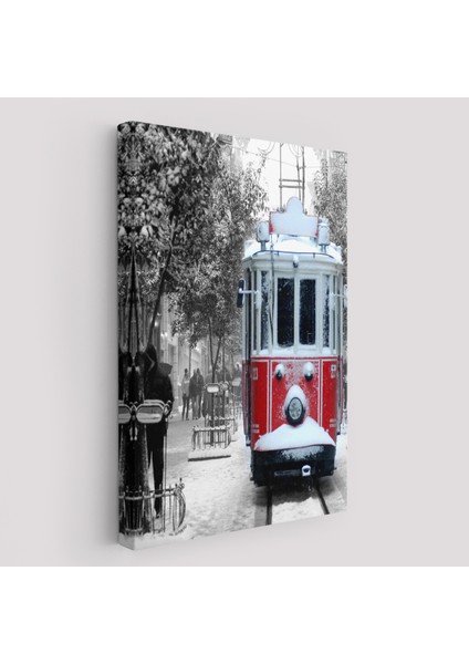 Karlı Bir Istiklal Caddesi Ve Nostaljik Tramvay Tablosu-6404