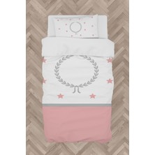 Mekta Home Bebek ve Çocuk Odası Çelenk ve Yıldız Desenli Pembe Gri Çerçeveli Nevresim Takımı