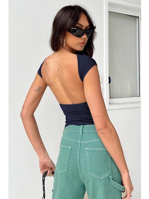 Madmext Lacivert Sırt Dekolteli Crop Kadın Bluz MG1851