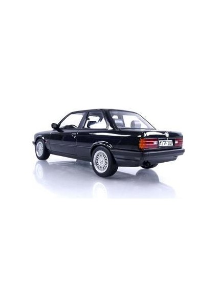 Bmw 325I 1988 1/18 Model Araba