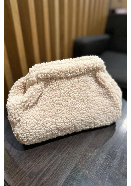 Kadın Bej Peluş Teddy Clutch Portföy Çanta