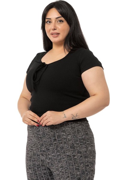 Büyük Beden Yarım Kollu Göğüste Bağcık Detaylı Kaşkorse Siyah Body