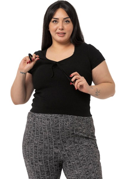 Büyük Beden Yarım Kollu Göğüste Bağcık Detaylı Kaşkorse Siyah Body