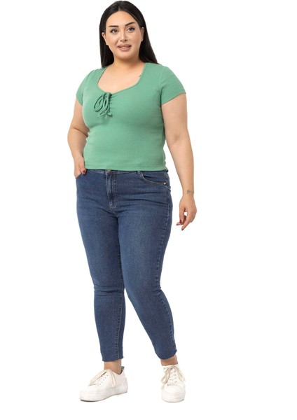 Büyük Beden Yarım Kollu Göğüste Bağcık Detaylı Kaşkorse Yeşil Body fırsatları