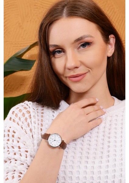 Rakamlı Deri Kayış Kadın Retro Kol Saati fiyatları