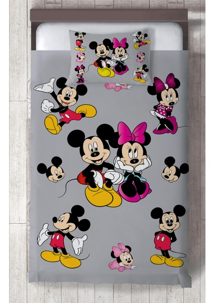 Bebek ve Çocuk Odası Mickey ve Minnie Mause Desenli Seksekli Yatak Örtüsü