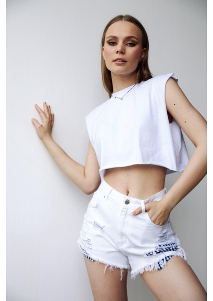Beyaz Yüksek Bel Yırtıklı Mini Denim Şort