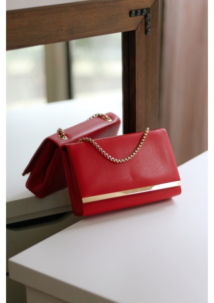 Kadın Kırmızı Şerit Detaylı Zincirli Omuz Çantası