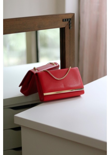 Kadın Kırmızı Şerit Detaylı Zincirli Omuz Çantası fiyatları