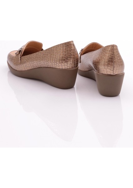 23071 Kadın Önü Metal Aksesuarli Dolgu Topuklu Ayakkabı modelleri