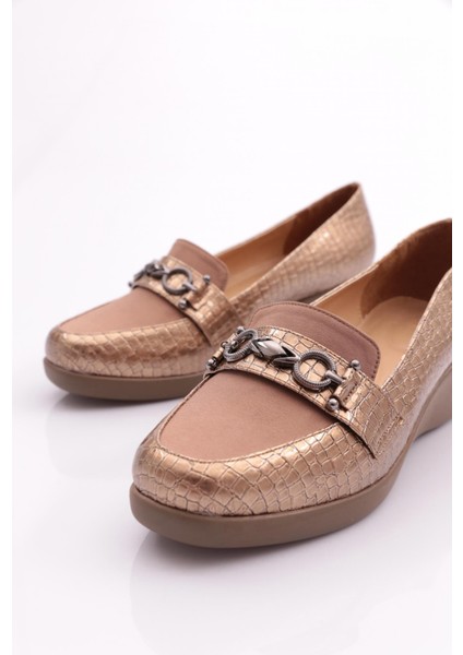 23071 Kadın Önü Metal Aksesuarli Dolgu Topuklu Ayakkabı fırsatları