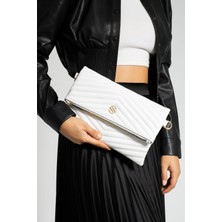 Sanmorris Kadın Suni Deri Kapitone Desenli Çapraz Askılı Mıknatıslı ve Fermuarlı Beyaz Portföy Çanta