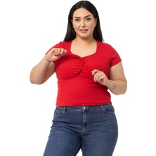 Disentis Modest Büyük Beden Yarım Kollu Göğüste Bağcık Detaylı Kaşkorse Kırmızı Body