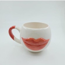 Mor Mürekkep Dudak Kabartmalı Kırmızı Kulplu Balon Kupa