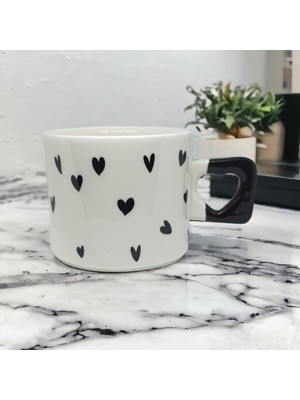 Minimalist Siyah Kalp Desenli El Yapımı Doğal Seramik  Kalp Kupa / Mug - Çay & Kahve Fincanı