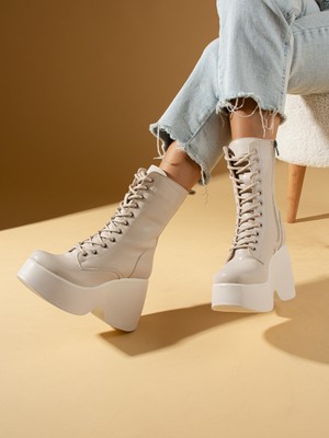 Laura Ekru Kadın Bot