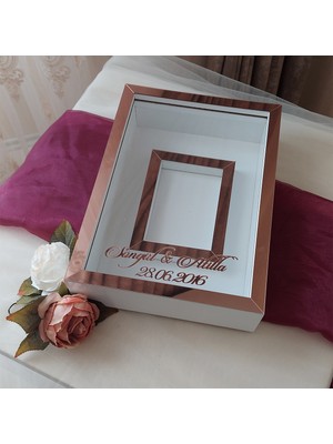 Verda Çerçeve 25X35 cm Fotoğraf Bölümlü Isimli Beyaz-Rose Yarı Pleksi Kaplamalı Derin Anı Çerçevesi! Gül Kutusu! Ledsiz