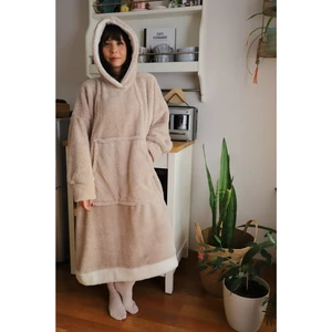 Rokeff Wellsoft Giyilebilir Battaniye Beyaz Bantlı Beyaz Kapüşonlu BEJ02